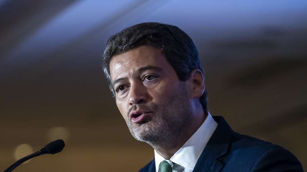 The president of the Chega party, André Ventura, speaks to supporters on election night for the local elections at party headquarters in Lisbon, Portugal, 13 October 2025. More than 9.3 million electors can vote in the local elections in Portugal on 12 October 2025. JOSÉ SENA GOULÃO/LUSA