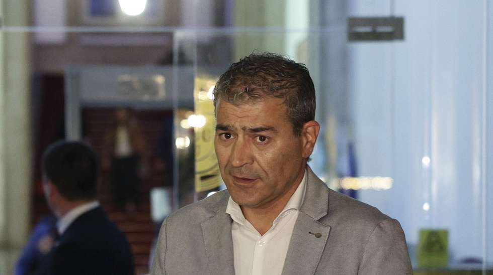O presidente da Associação dos Profissionais da Guarda (APG/GNR), César Nogueira, à saída do Ministério da Administração Interna após uma reunião com a ministra da Administração Interna, Margarida Blasco (ausente da foto), por melhores condições salariais, exigindo um subsidio idêntico ao atribuído à Polícia Judiciária, em Lisboa, 23 de maio de 2024.MIGUEL A. LOPES/LUSA