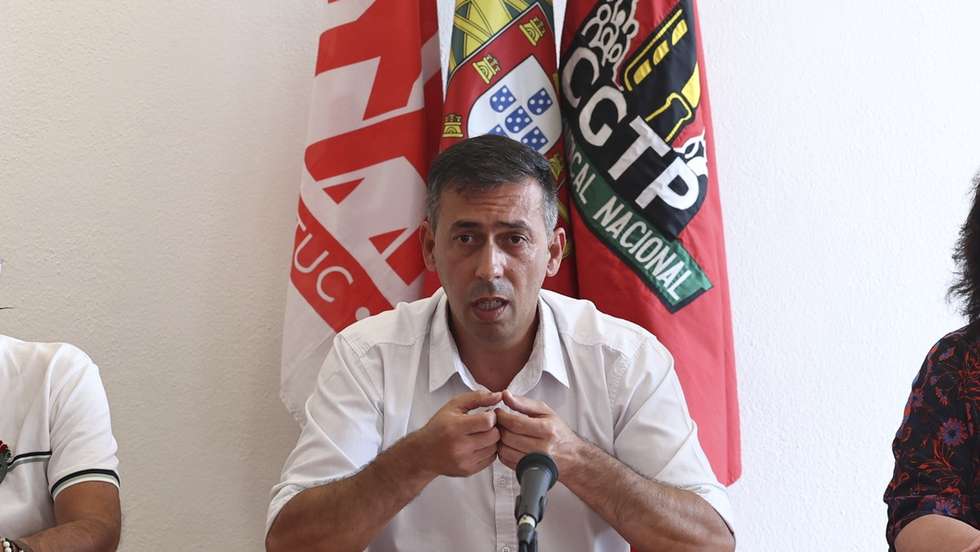 O secretário-Geral da CGTP-IN, Tiago Oliveira, intervém numa conferência de imprensa na sede da intersindical, no final da reunião do Conselho Nacional, Lisboa, 12 de junho de 2026. ANTÓNIO COTRIM/LUSA