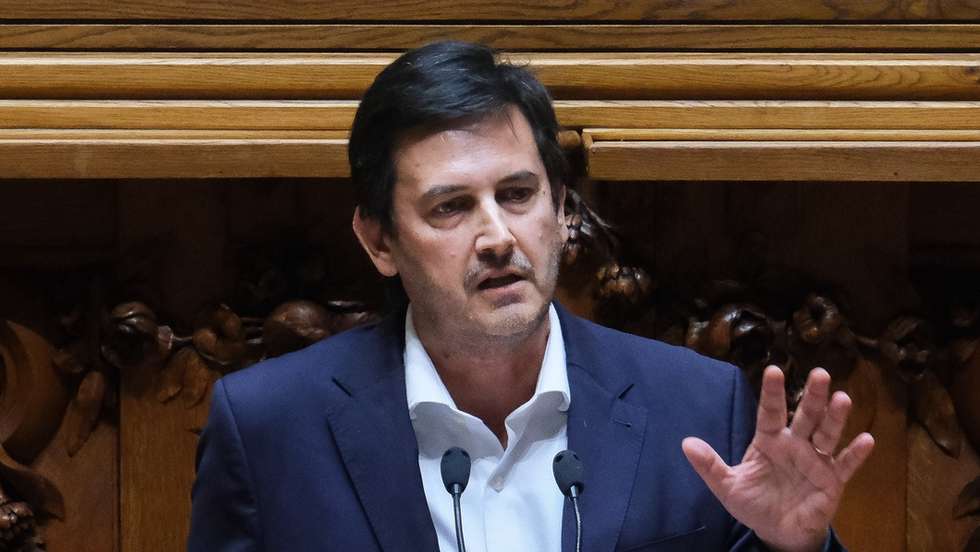 O dpeutado da Iniciativa Liberal, Rui Rocha, participa no debate parlamentar sobre legislação laboral no âmbito da agenda de trabalho digno, na Assembleia da República, em Lisboa, 8 de julho de 2022. MÁRIO CRUZ/LUSA