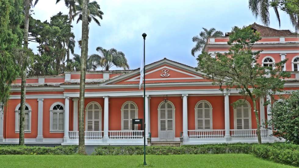 No segundo piso da Casa da Princesa Isabel, em Petrópolis, vivem o seu tetraneto e a mãe. Membros da família exigem pagamento de renda