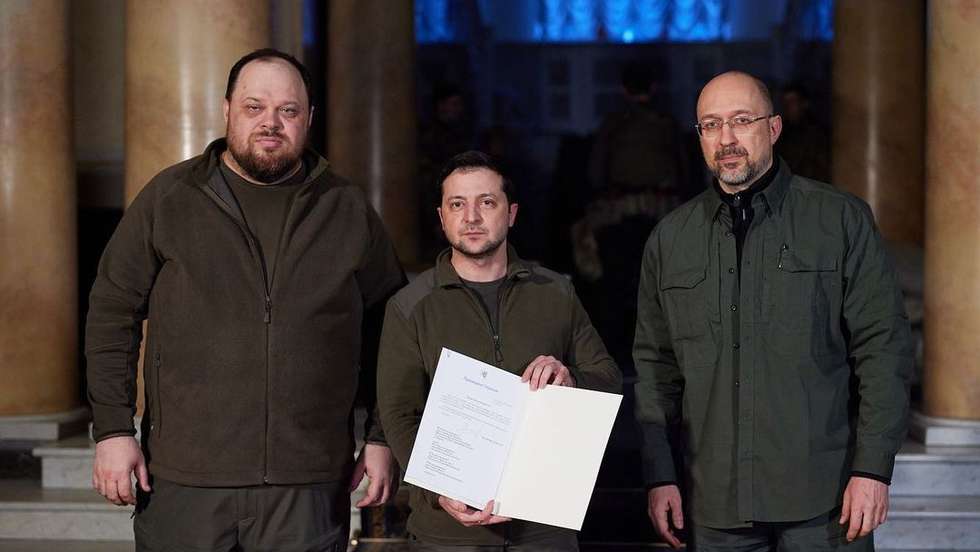 Zelenskyy sign application for EU membership