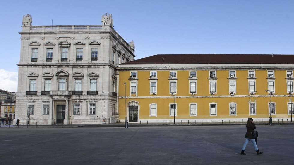 Miguel Martín foi administrador da entidades Águas de Portugal e SGC Energia, bem como diretor na Galp Energia e diretor-adjunto no Crédit Lyonnais