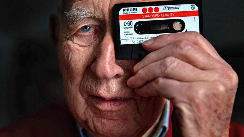 DR. Ottens descreve que a fita cassete de áudio surgiu por "irritação" devido à falta de praticidade dos sistemas de gravação de bonina a bonina