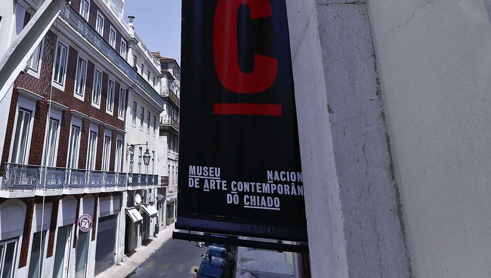 Loops nasceu em Lisboa por iniciativa da estrutura artística Duplacena, e deu origem a uma competição nacional de vídeo de cinco edições no Museu do Chiado