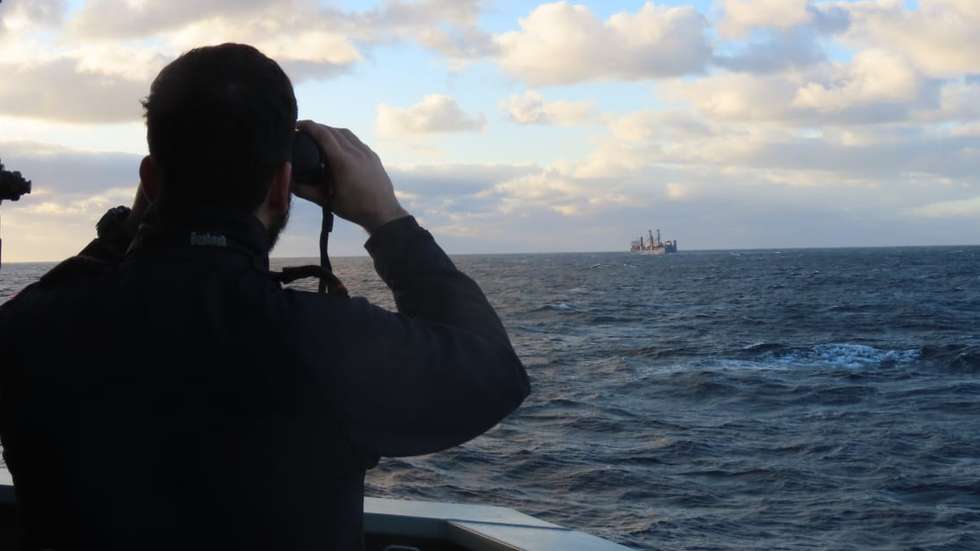 A Marinha portuguesa acompanhou e escoltou a passagem do navio russo Ursa Major