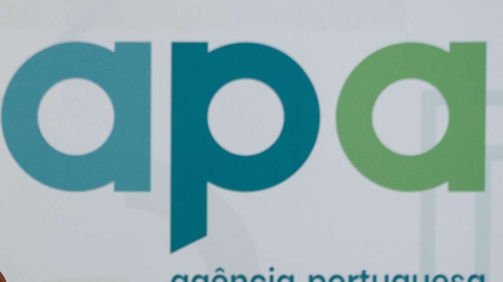 A ministra do Ambiente e Energia, Maria da Graça Carvalho, na conferência de imprensa para apresentação do balanço da época balnear 2025, resultados da fiscalização no Algarve, medidas de acesso às praias implementadas em Grândola, na Sede da Agência Portuguesa do Ambiente, em Lisboa, 27 de outubro de 2025. TIAGO PETINGA/LUSA