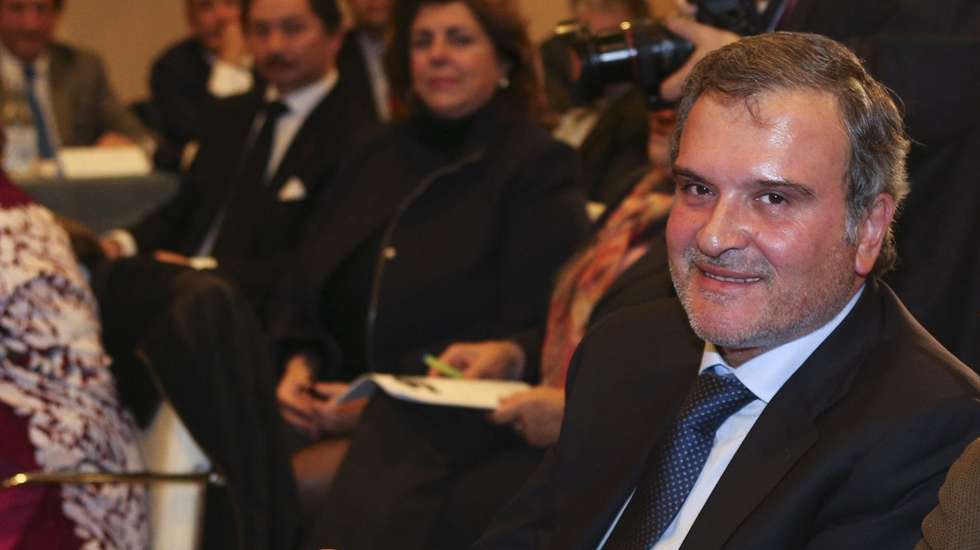O cabeça de lista do Conselho Nacional do PSD, Miguel Relvas (E), acompanhado pelo presidente da Comissão Política Distrital de Lisboa, Miguel Pinto Luz (D), na Reunião da Conselho Nacional do PSD, em Lisboa, 15 de dezembro de 2014. MIGUEL A. LOPES / LUSA