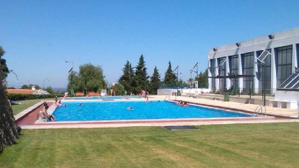 A Câmara de Estremoz apelou também a "todos os utentes da piscina para a necessidade de se efetuar a higiene necessária e indispensável no acesso ao tanque