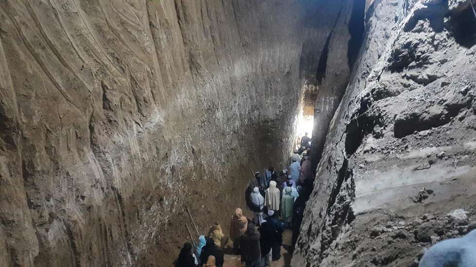 Criança está há dois dias no poço numa vila do Afeganistão