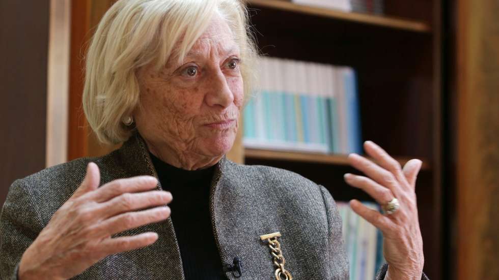 Nascida a 21 de março de 1942, em Campo de Ourique, Lisboa, Maria Emília Brederode dos Santos era licenciada em Ciências da Educação pela Universidade de Genebra