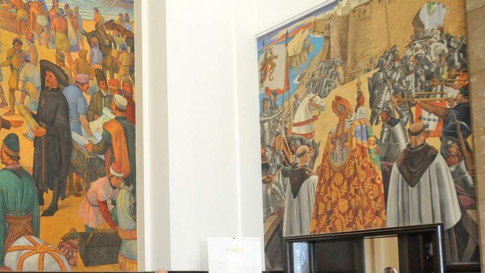 Joacine diz ainda que "as sete pinturas em causa chocam pela forma como os pintores escolheram retratar os povos colonizados"