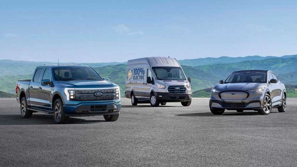 A pick-up F-150 Lightning, o furgão E-Transit e o SUV Mustang Mach-E compõem a actual gama 100% eléctrica da Ford