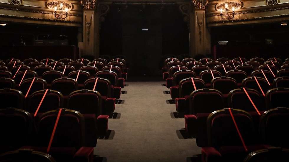 Um destaque do programa passa por pequenas sessões de duetos de dança, música e teatro