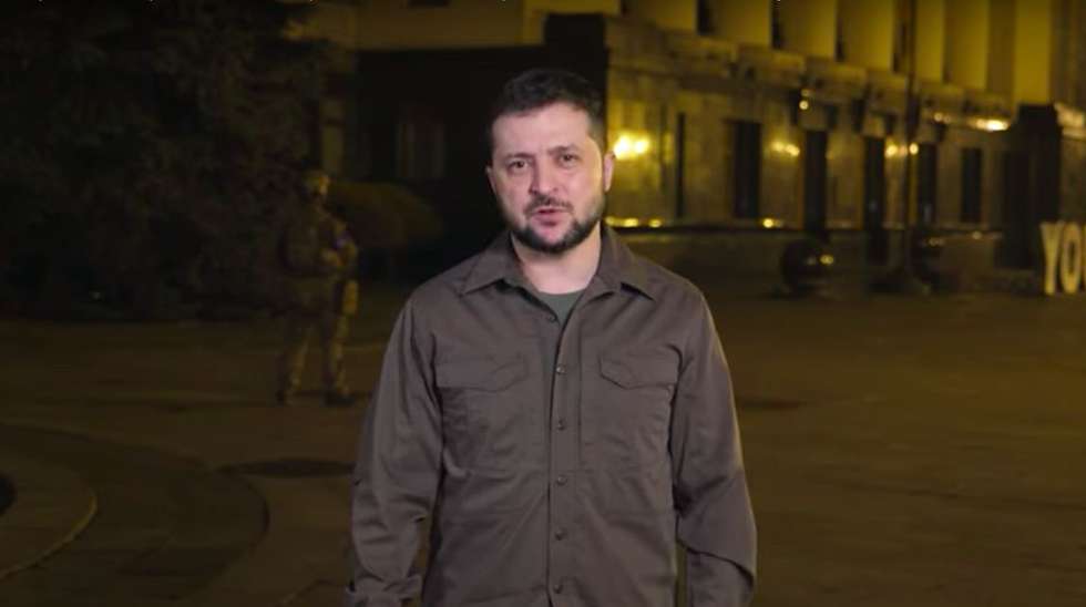 Zelensky falou mais uma vez a partir da rua