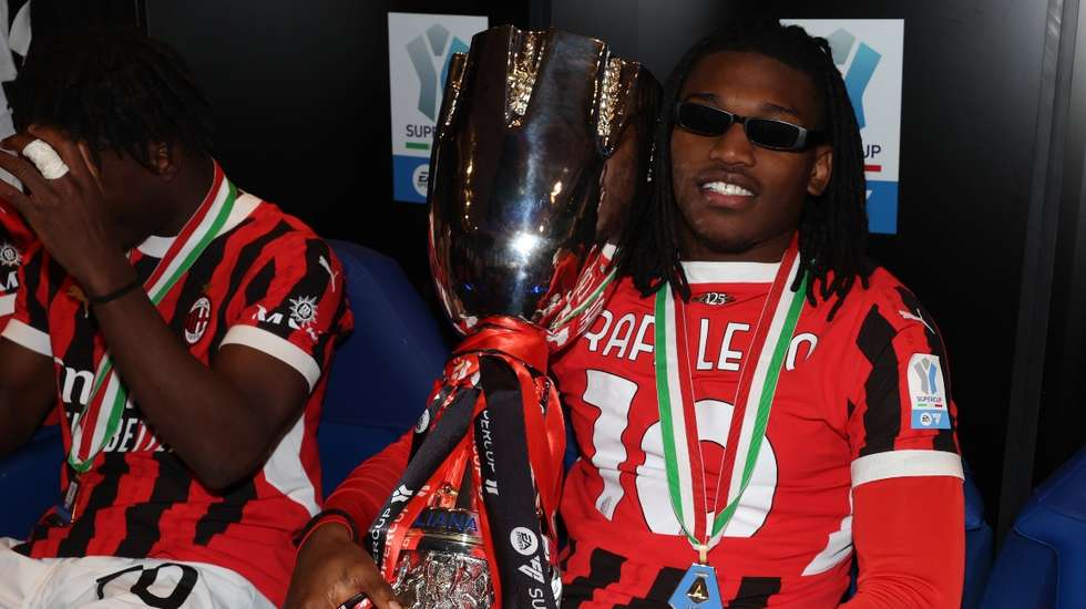 Rafael Leão regressou da melhor forma à equipa após lesão, fazendo a assistência para o golo da reviravolta de Tammy Abraham que valeu a conquista da Supertaça