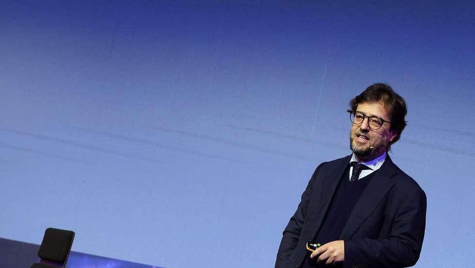 Miguel Poiares Maduro, presidente da Comissão Científica do Fórum Futuro, Fundação Calouste Gulbenkian, discursa durante o congresso da APAVT – Associação Portuguesa das Agências de Viagens e Turismo, na Alfândega do Porto, 26 de Novembro 2023. ESTELA SILVA/LUSA