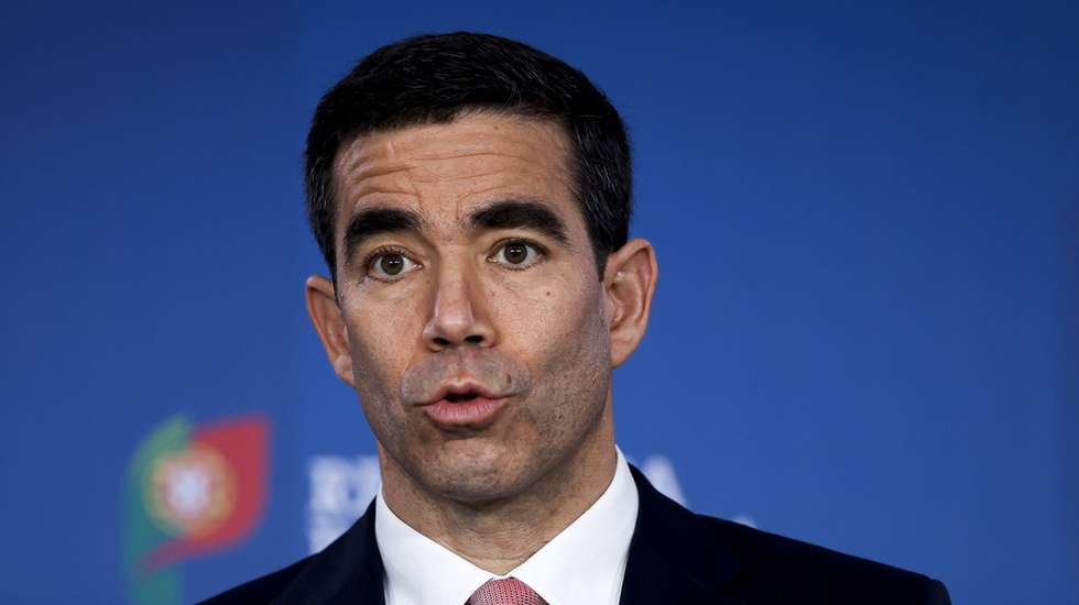 O ministro da Presidência, António Leitão Amaro, fala durante o briefing após reunião do Conselho de Ministros, no Campus XXI em Lisboa, 16 de fevereiro de 2026. FILIPE AMORIM/LUSA