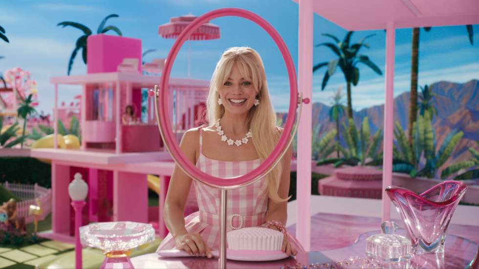 Margot Robbie é Barbie no novo filme de Greta Gerwing, inspirado na famosa boneca da Mattel