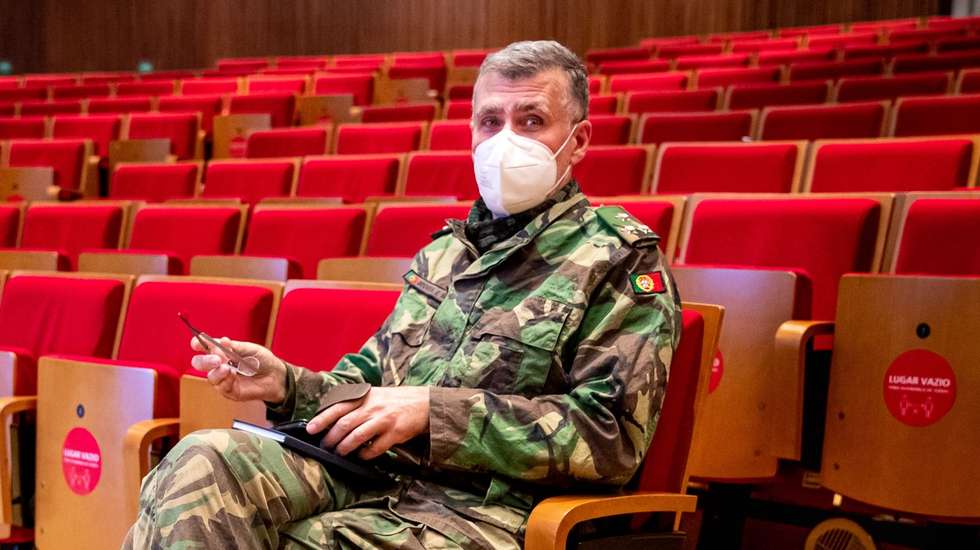 O coordenador da Task Force das Vacinas, vice-almirante Gouveia e Melo, momentos antes da  sessão de apresentação “Situação epidemiológica da Covid-19 em Portugal”, na sede do Infarmed, em Lisboa, 22 de fevereiro de 2021. JOSÉ SENA GOULÃO/LUSA