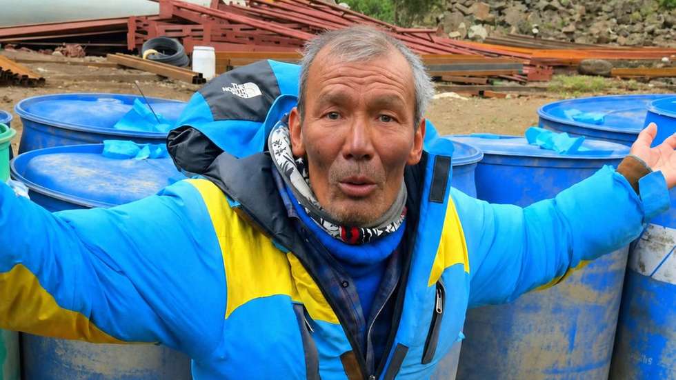 O guia montanhista de 56 anos é mais conhecido como "Hillary", em homenagem ao famoso alpinista Edmund Hillary