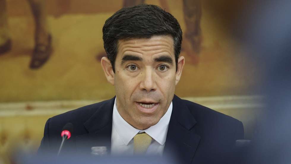 O ministro da Presidência, António Leitão Amaro, intervém durante a sua audição na Comissão de Assuntos Constitucionais, Direitos, Liberdades e Garantias, na Assembleia da República, em Lisboa, 27 de maio de 2026. ANTÓNIO PEDRO SANTOS/LUSA
