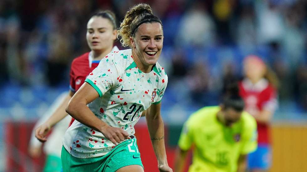 Ana Capeta foi titular, inaugurou o marcador e assistiu Tatiana Pinto para o 2-0 de Portugal ainda nos dez minutos iniciais de jogo