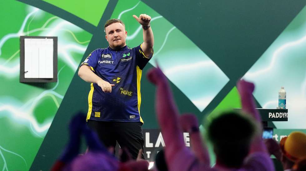 O britânico de 17 anos defronta o neerlandês Michael van Gerwen esta sexta-feira