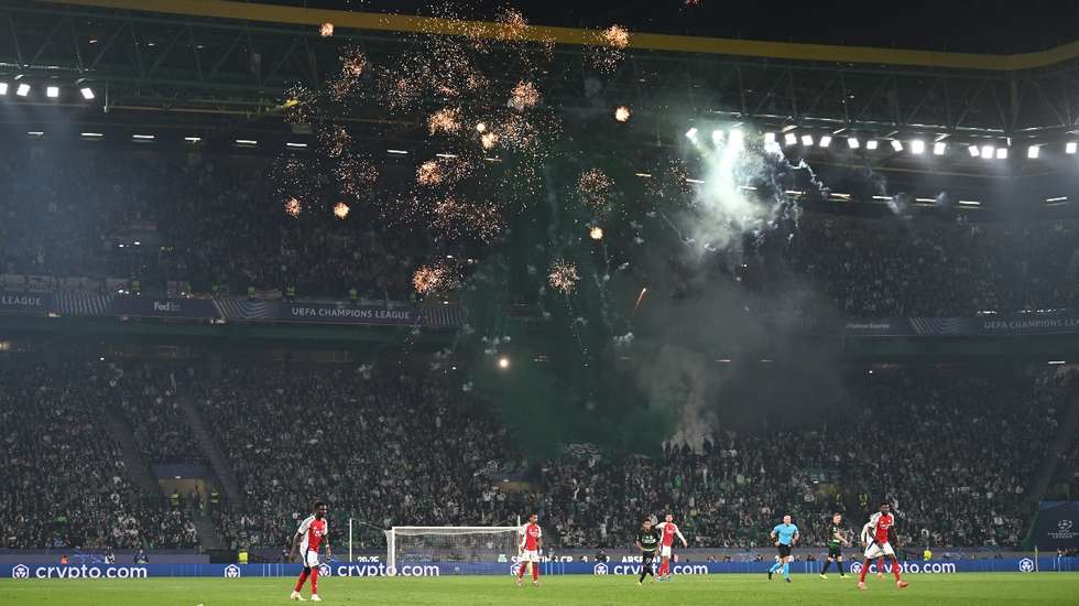 Comportamento dos adeptos no jogo entre Sporting e Arsenal deixará um setor da bancada sul de Alvalade fechado no encontro frente ao Bolonha