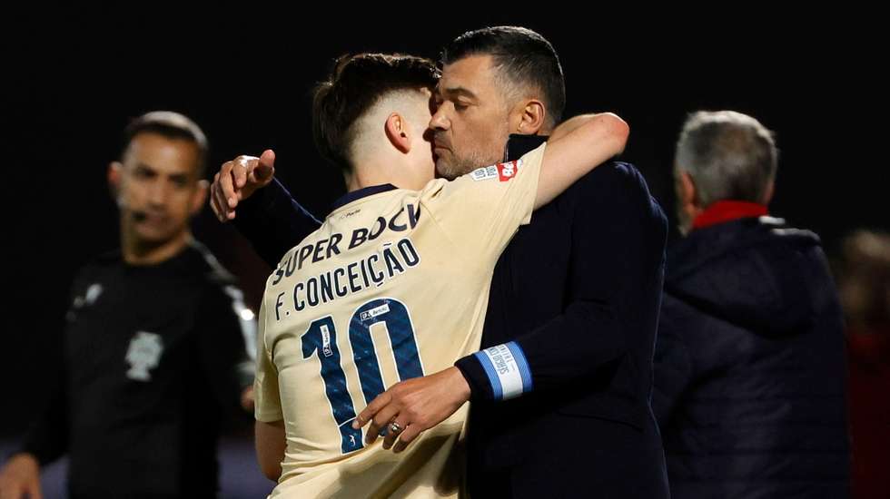 Francisco Conceição inaugurou o marcador de livre no dia em que passou o número de jogo do pai, Sérgio Conceição, no FC Porto