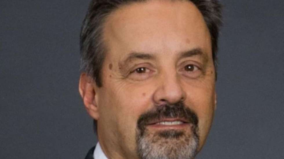 "João Sàágua, submeterá ao conselho geral da Universidade o pedido formal de autorização para acumulação de funções", refere a Universidade Nova