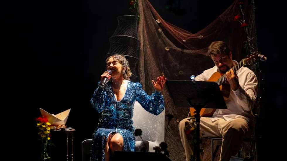 Tanto Mar, o quinto disco da intérprete, contou com a participação de 13 músicos, foi gravado entre o Porto e o Rio de Janeiro e teve direção musical de Pedro Aragão