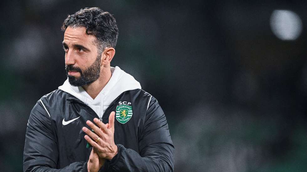 Rúben Amorim foi ovacionado de pé quando subiu ao relvado antes do encontro, indo ainda ao banco contrário cumprimentar o técnico do Nacional, Tiago Margarido
