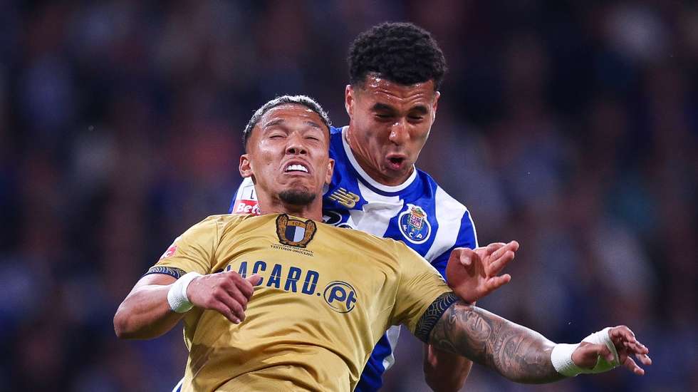 Alberto Costa, que marcou o primeiro golo do FC Porto no empate frente ao Famalicão, travou um duelo aceso com o avançado Sorriso ao longo do jogo