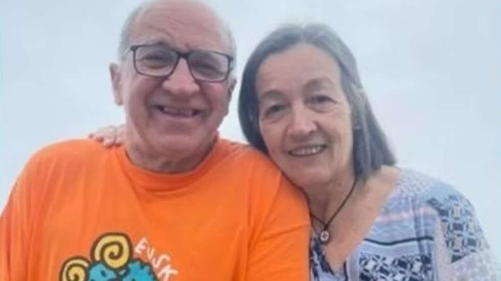 Luis María Olalde e a mulher, que morreu na sequência dos sismos do final de junho
