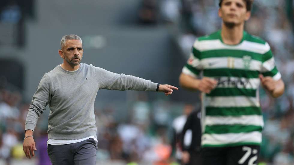 O treinador leonino apostou em Eduardo Quaresma na direita da defesa e na ausência de Iván Fresneda