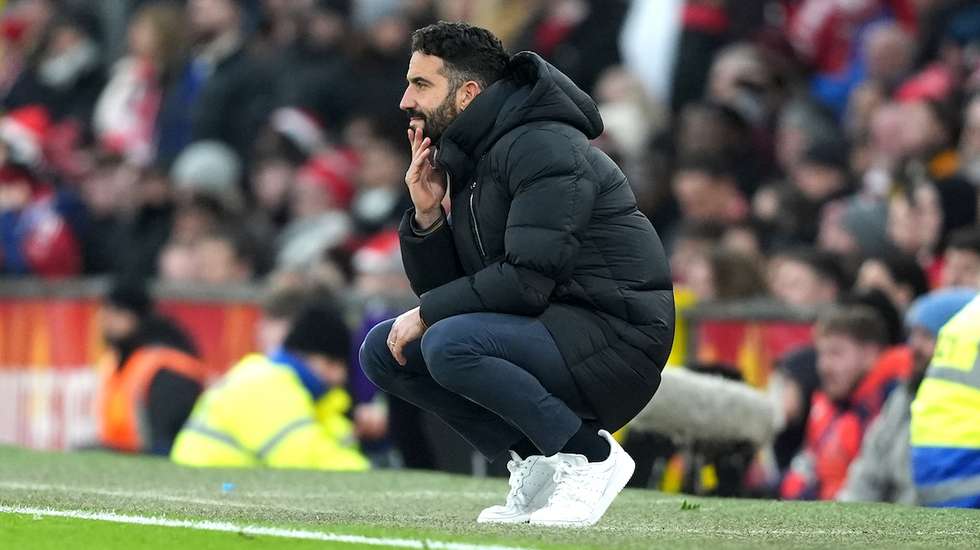 O técnico do Manchester United apostou em Joshua Zirzkee como referência ofensiva