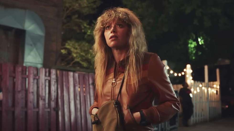 Natasha Lyonne eleva um papel bem escrito a outro nível, com uma prestação que lhe valeu a nomeação ao Emmy para Melhor Atriz em Série de Comédia
