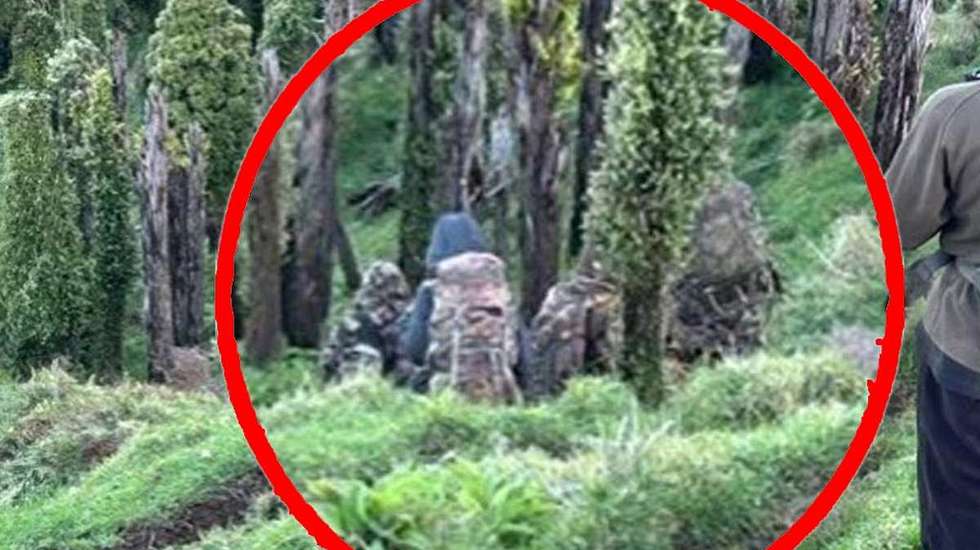 Além da mochila, o pai levava consigo uma espingarda