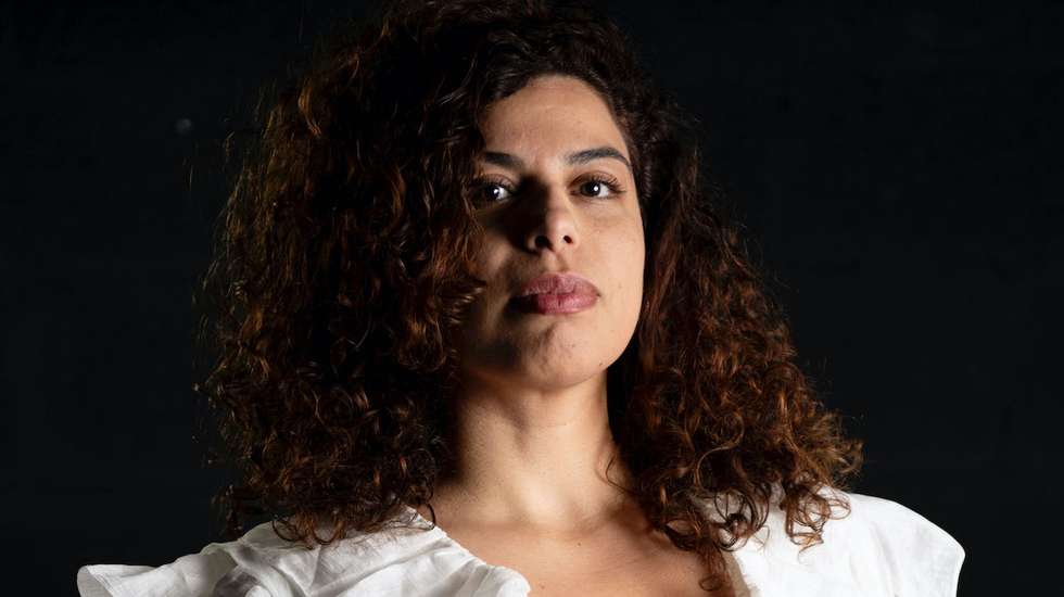 Todas as atividades do Simpósio da Bienal Walk&Talk 2025 são gratuitas e abertas ao público, sendo apenas necessárias inscrições para o workshop de Mirna Bamieh