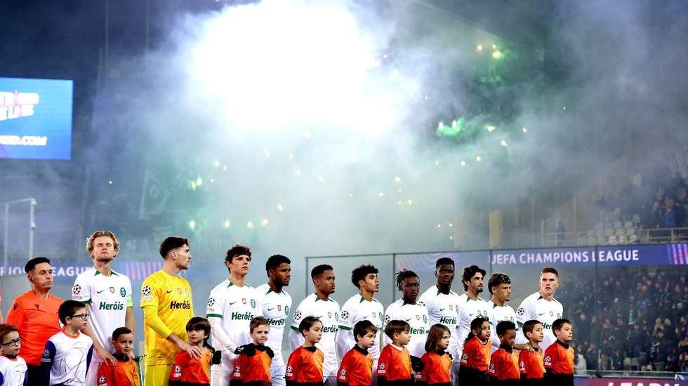 Comportamento dos adeptos no início do jogo valerá mais uma pesada multa da UEFA ao Sporting mas o pior veio no final, com o arremesso de uma tocha para o relvado onde os jogadores agradeciam o apoio