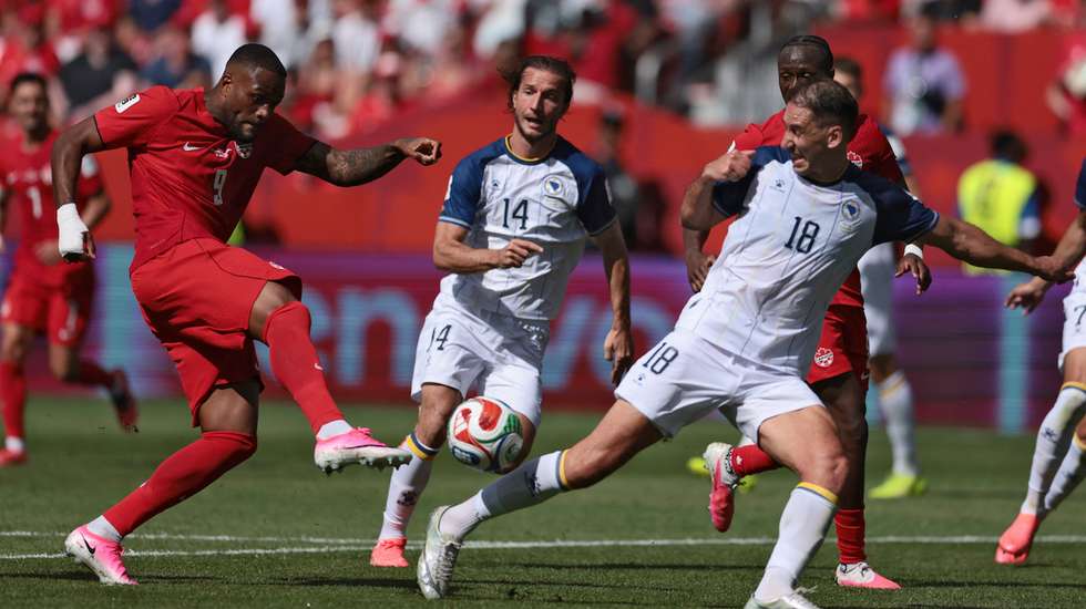 Canadianos e bósnios não foram além de um empate em Toronto