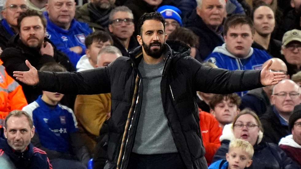 Ruben Amorim teve uma entrada de sonho com um golo na primeira oportunidade em 80 segundos mas não foi além de um empate frente ao Ipswich