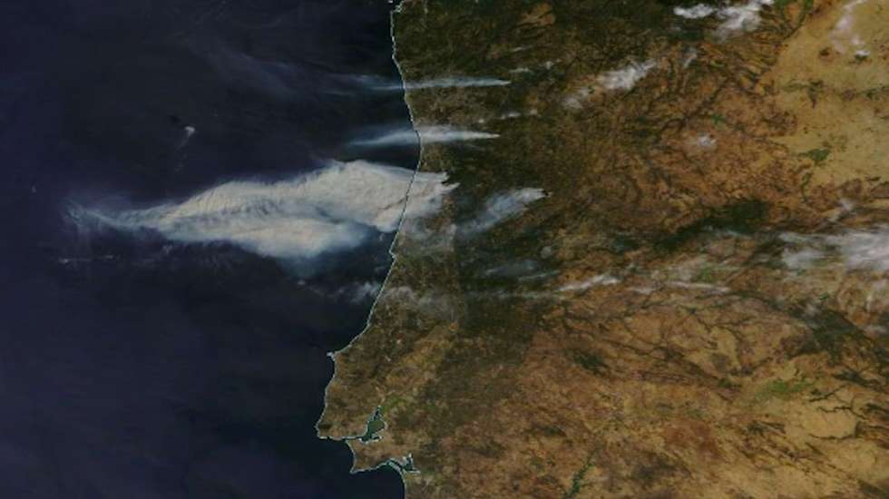 Imagens de satélite da NASA mostram nuvens de fumo de menor dimensão que correspondem as outros focos de incêndio