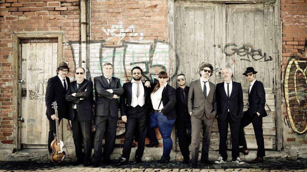A banda nasceu em 2010 na zona do Cais do Sodré, em Lisboa