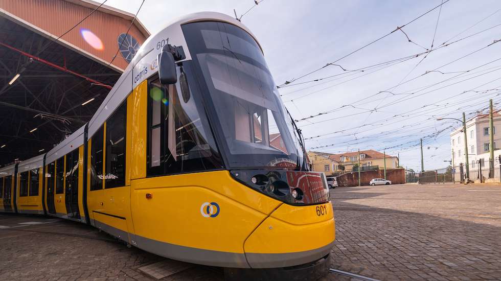 A Carris tem como missão a prestação do serviço de transporte público urbano de superfície de passageiros, assumindo de "forma consciente, a sua responsabilidade como agente económico e social que atua no domínio da mobilidade urbana, contribuindo para o desenvolvimento e sustentabilidade de Lisboa e da sua área metropolitana"