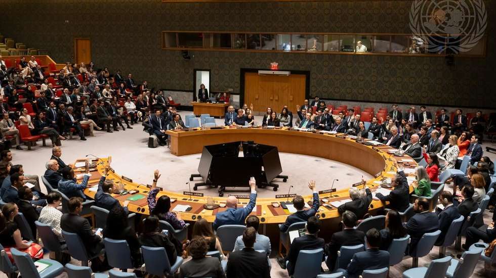 epa12156268 A handout photo made available by the United Nations shows a view of Council members voting in favour of the resolution during the Security Council meeting on the situation in the Middle East, including the Palestinian question at United Nations Headquarters in New York, New York, USA, 04 June 2025. The resolution demanded an immediate unconditional and permanent ceasefire in Gaza respected by all parties, it further demanded the immediate unconditional release of all hostages, as well as the lifting of all restrictions on the entry of humanitarian aid into Gaza. The resolution received 14 votes in favour and one vote against (United States). The resolution was not adopted due to the veto by the US a permanent member.  EPA/Mark Garten / UN Photo HANDOUT HANDOUT EDITORIAL USE ONLY/NO SALES