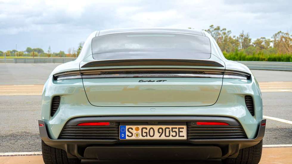 A Porsche declara 1034 cv para o Taycan Turbo GT, mas segundo o regulador alemão possui 78,5% menos