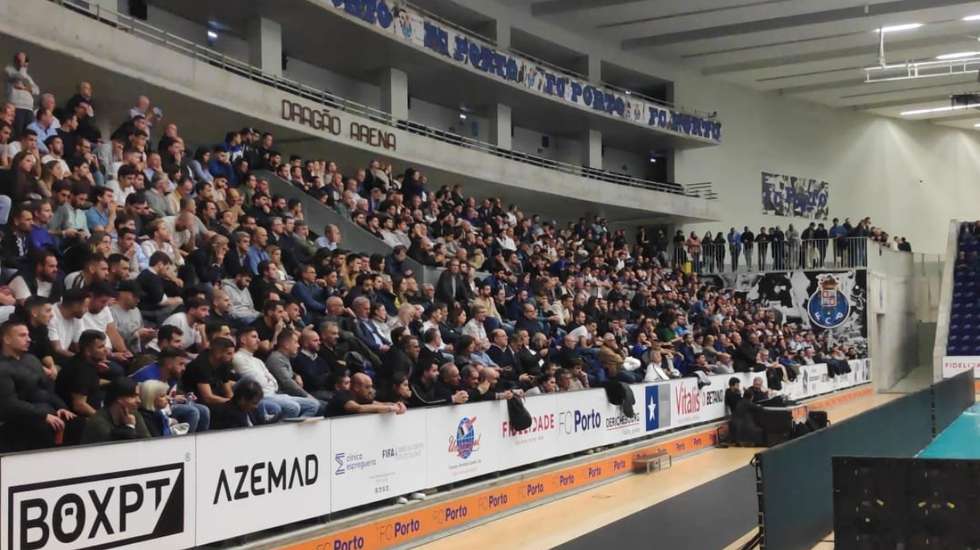 Assembleia Geral Extraordinária do FC Porto vai ser retomada na próxima segunda-feira, provavelmente no Dragão Arena