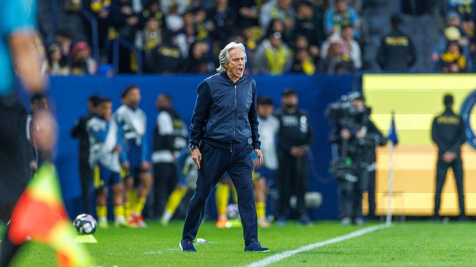 O treinador português levou apenas dois jogadores estrangeiros para o Turquemenistão